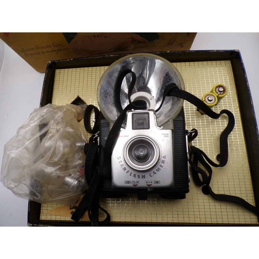 Vintage Kodak Brownie Starflash Outfit Camera Box w/‎ Flash Bulbs Untested